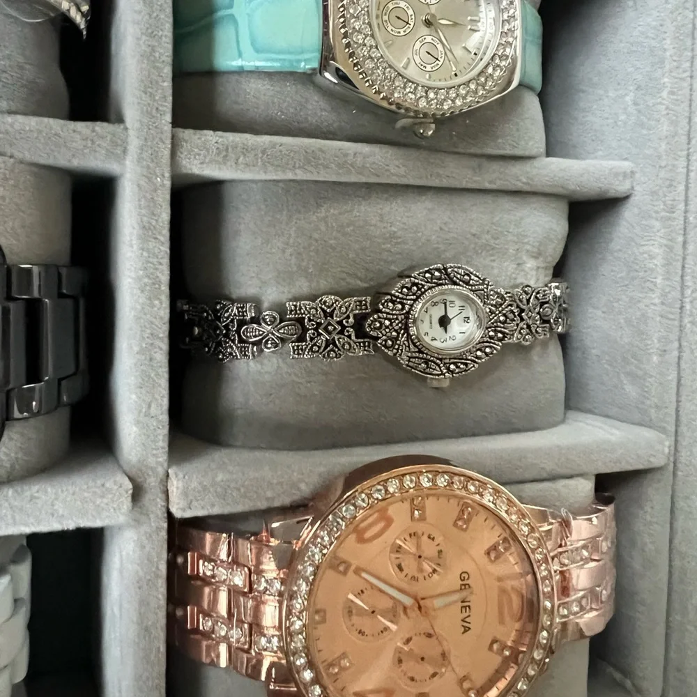 11 watches selling as a lot two Lacoste both with exchangeable band , Japan movt - Picture 12 of 17